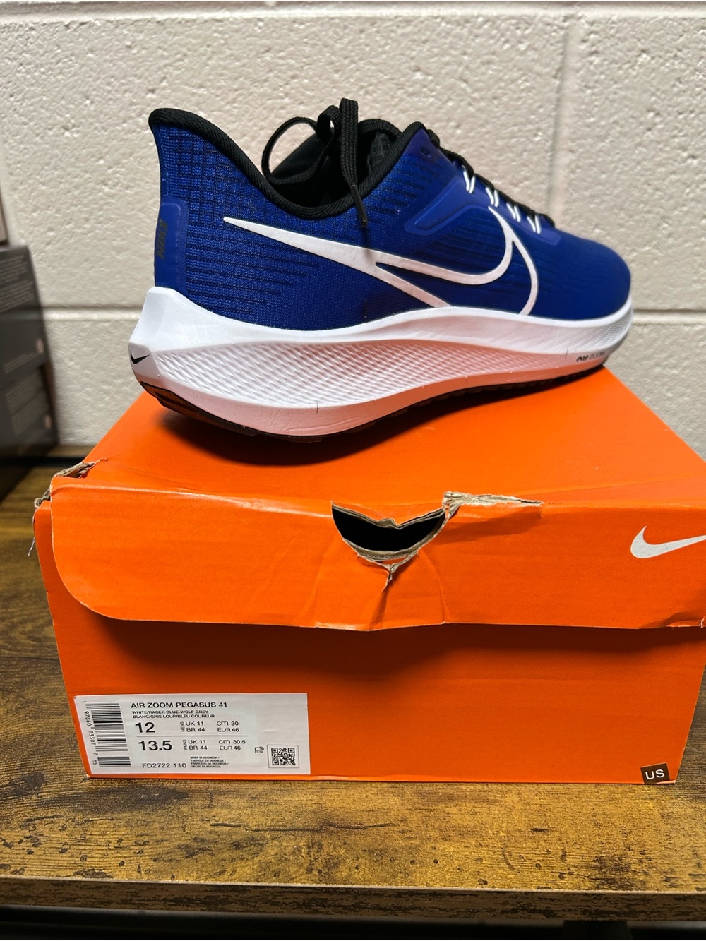 Nike Men’s Royal Blue & White Running Sneakers